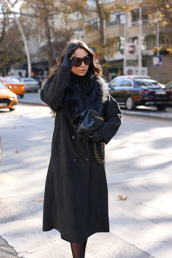 Yakası Kürklü Uzun  Kaşe Kaban