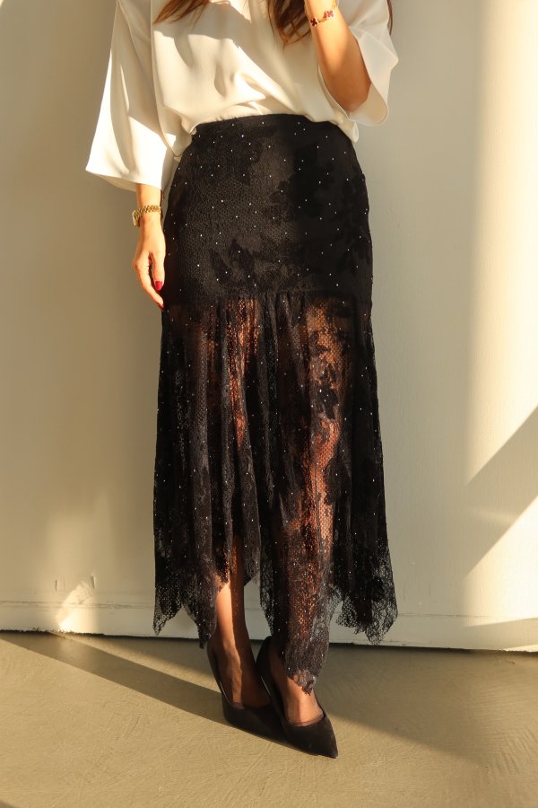 Üzeri Taşlı Asimetrik Kesim Dantelli Etek