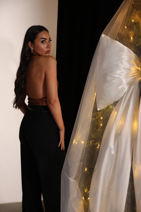 Boyundan Geçmeli Pul Payetli Bluz