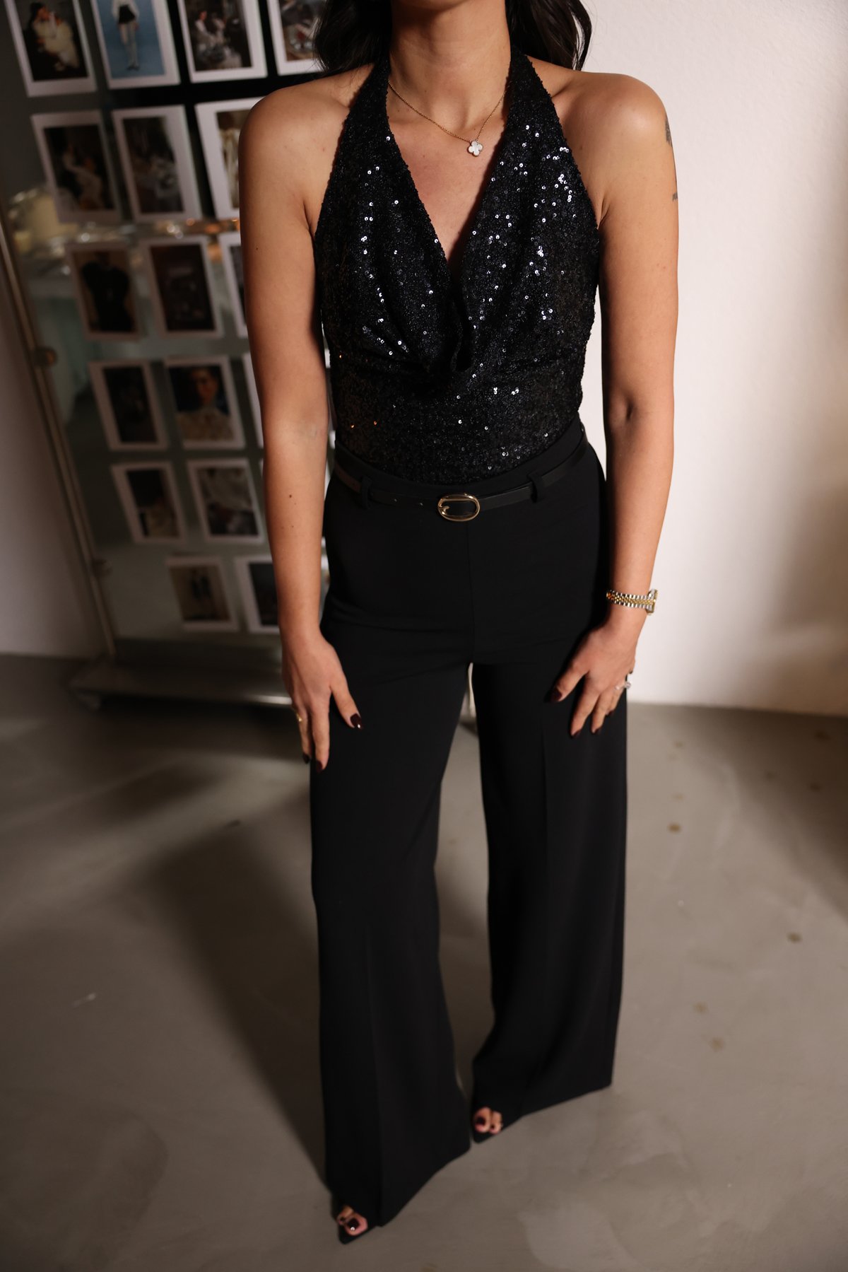 Boyundan Geçmeli Pul Payetli Bluz