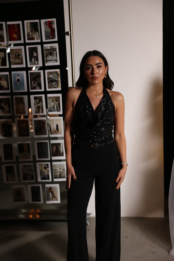 Boyundan Geçmeli Pul Payetli Bluz