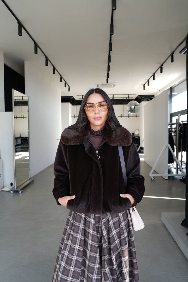 Yakası Kürk Detaylı Peluş Ceket