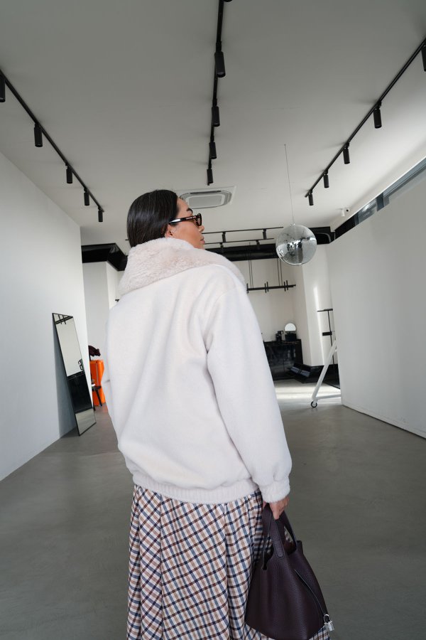 Yakası Kürk Detaylı Peluş Ceket