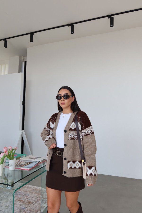 Kendinden Desenli V Yaka Yün Hırka