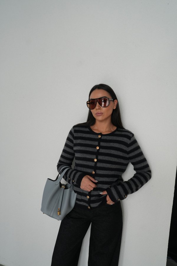 Kalın Çizgili Gold Düğmeli Hırka