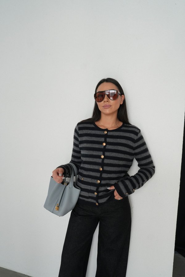 Kalın Çizgili Gold Düğmeli Hırka