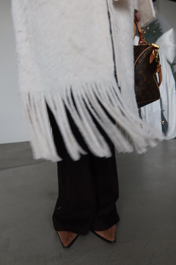 Altı Püsküllü Kendinden Kuşaklı Peluş Kaban