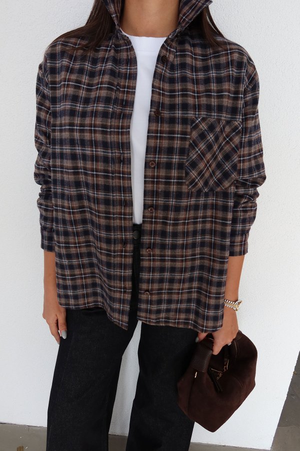 Altı Oval Kesim Tek Cepli Ekoseli Gömlek