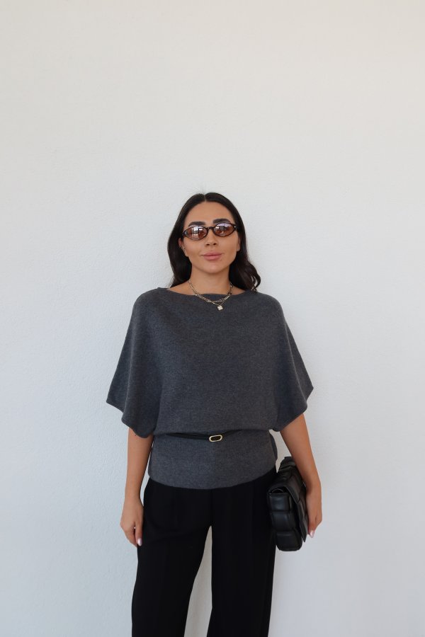 Kemer Detaylı Yarasa Kol Triko Kazak