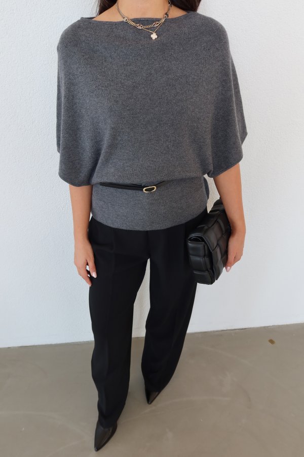 Kemer Detaylı Yarasa Kol Triko Kazak