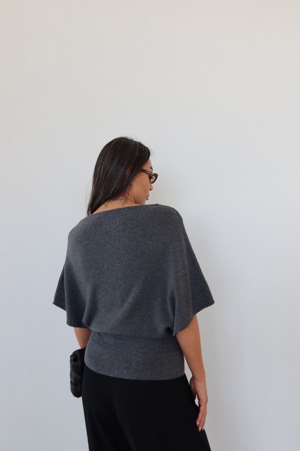 Kemer Detaylı Yarasa Kol Triko Kazak