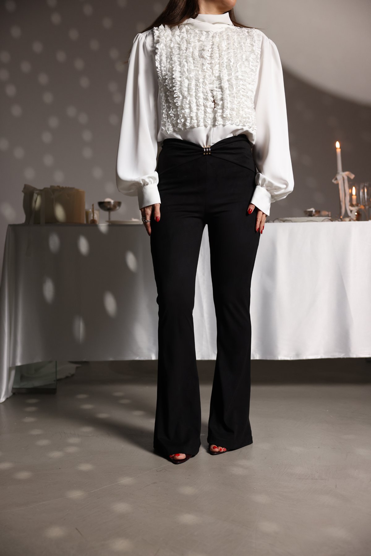 Aksesuar Detaylı İspanyol Paça Süet Pantolon