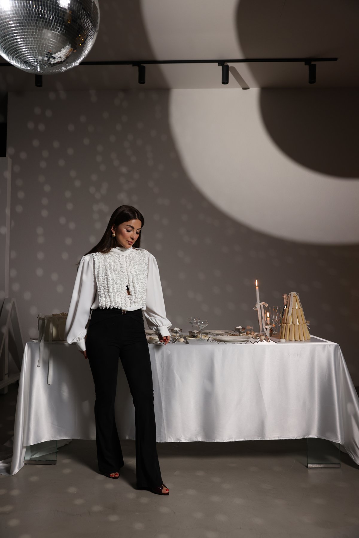 Aksesuar Detaylı İspanyol Paça Süet Pantolon