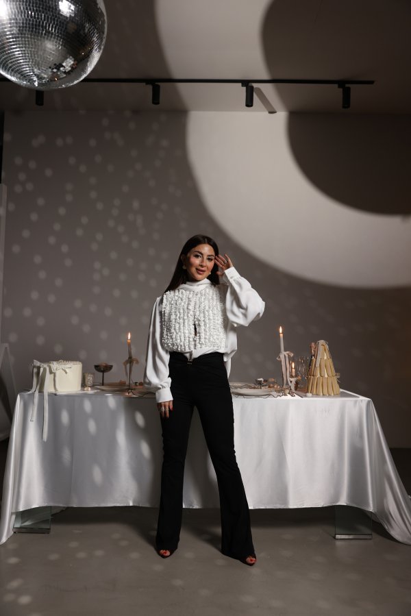 Aksesuar Detaylı İspanyol Paça Süet Pantolon