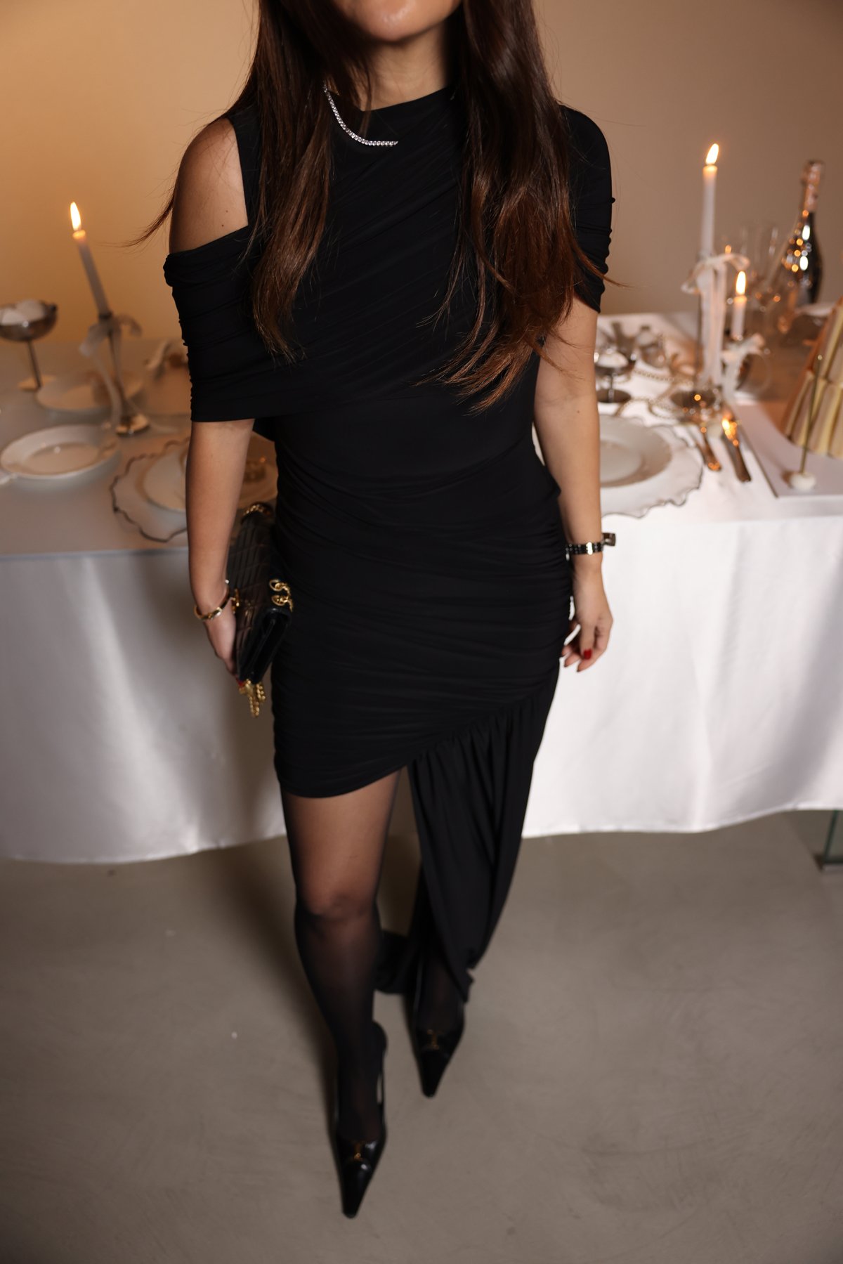 Kolsuz Yanı Büzgülü Uzun Elbise