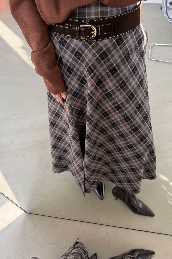 Önü Yırtmaçlı Ekoseli Uzun Etek