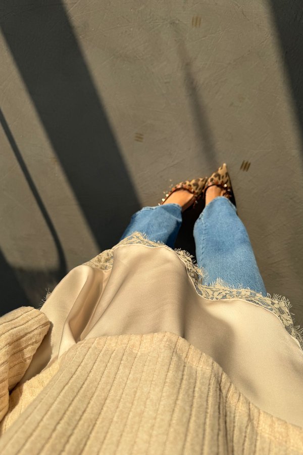 Altı Dantel Parçalı Fitilli Triko Bluz