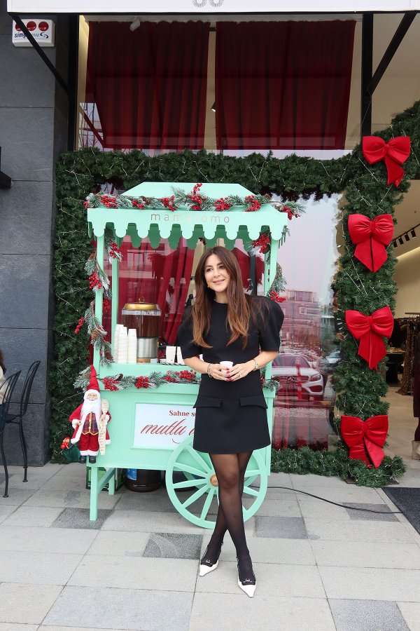 Omuzu Vatkalı Süs Cepli Elbise