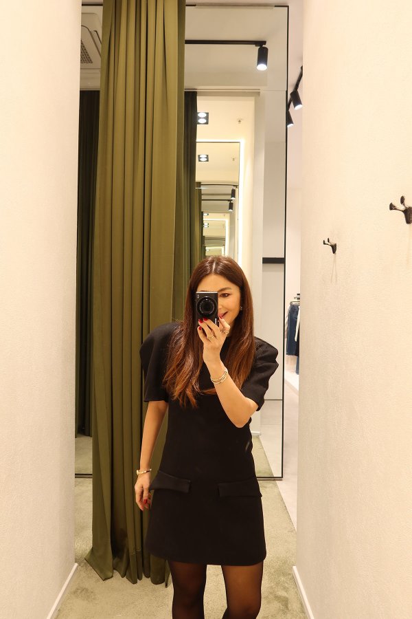 Omuzu Vatkalı Süs Cepli Elbise