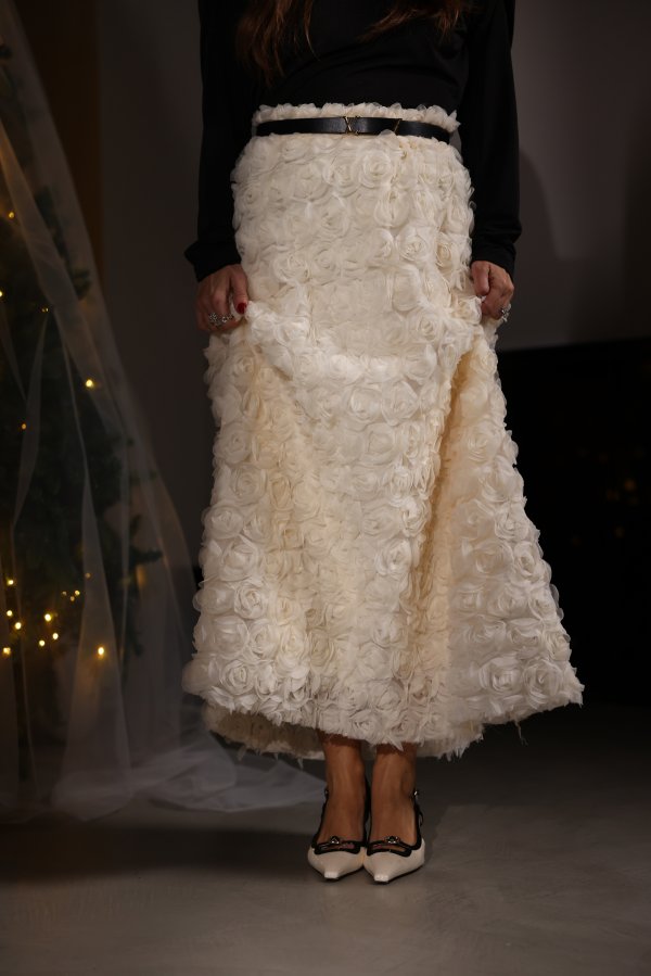 Çiçek Kabartmalı Uzun Etek