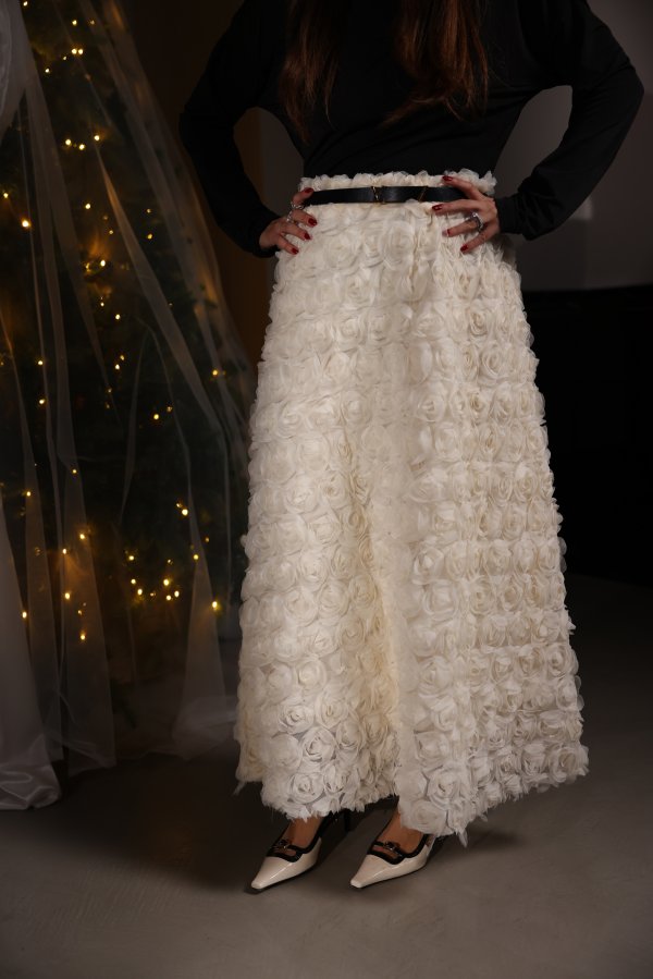 Çiçek Kabartmalı Uzun Etek