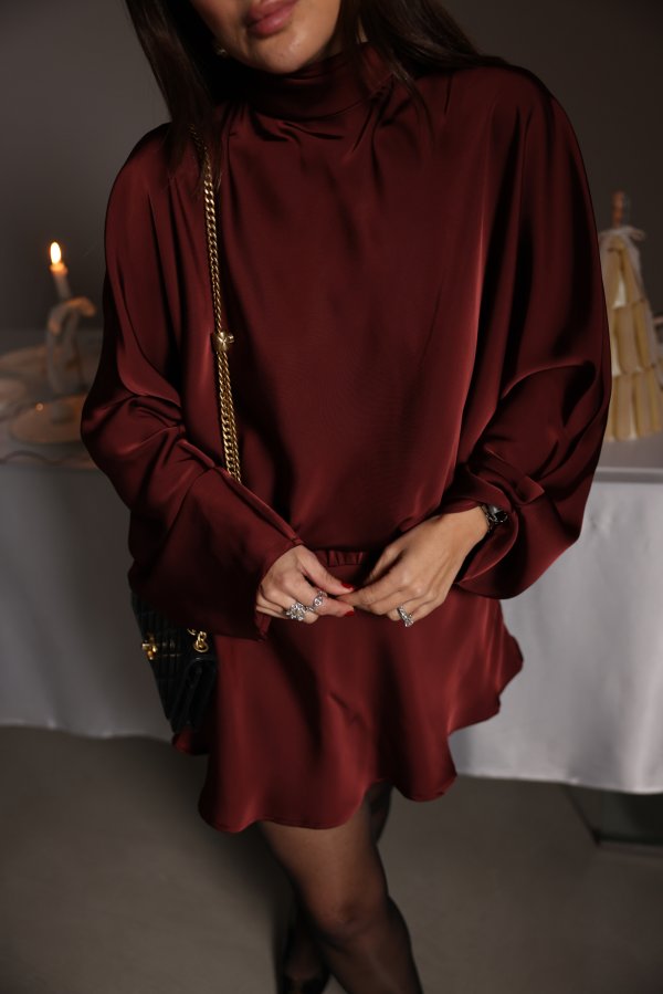 Boyundan Bağlamalı Geniş Kol Saten Elbise