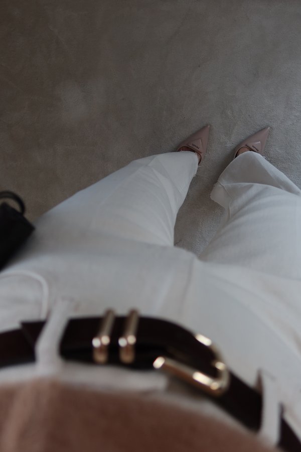 Paçası Kesik Süet Kemerli Jean