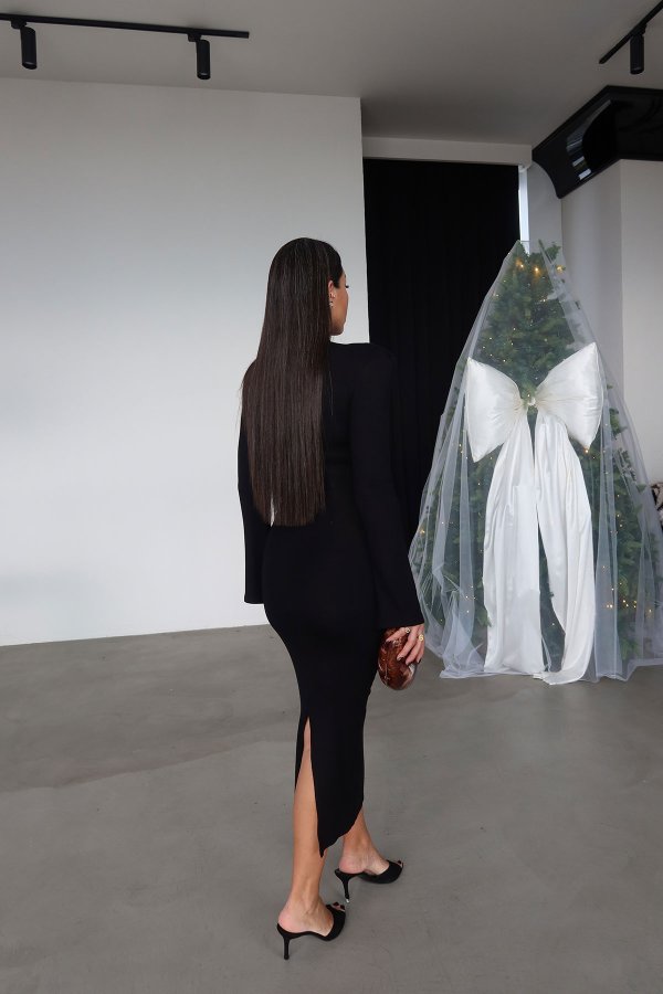 Yarım Balıkçı Omuzu Vatkalı Aksesuar Detaylı Elbise