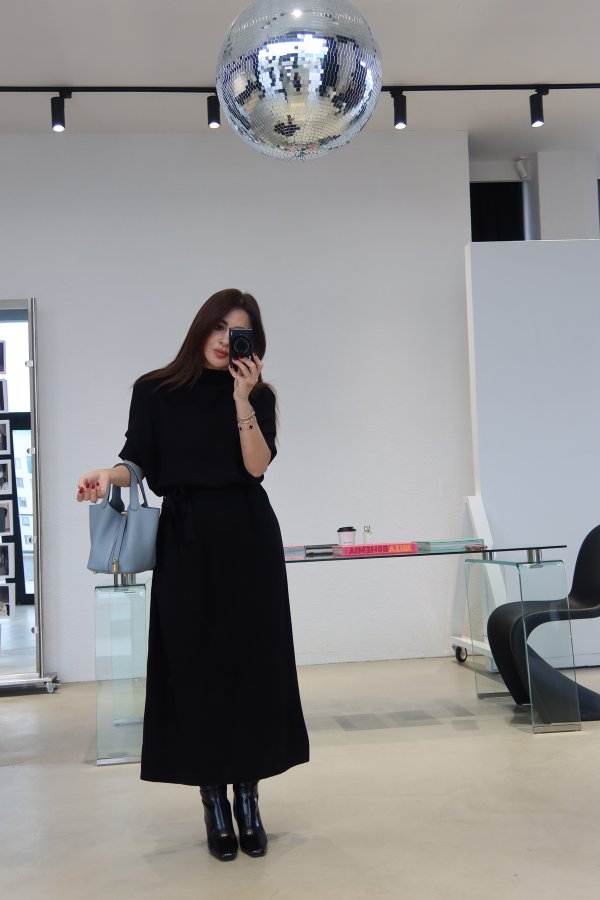 Dik Yaka Uzun Fitilli Triko Elbise