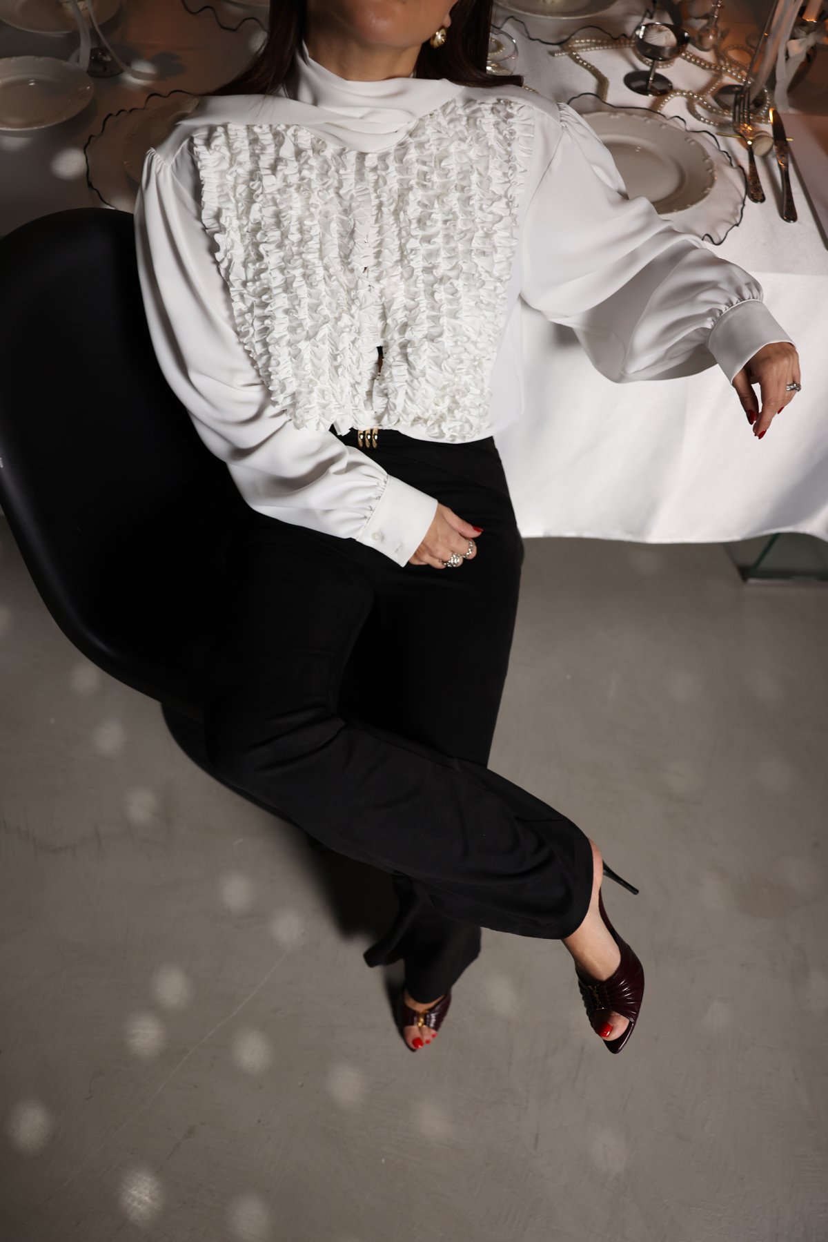 Boyundan Bağlamalı Göğüs Kısmı Fırfırlı Gömlek