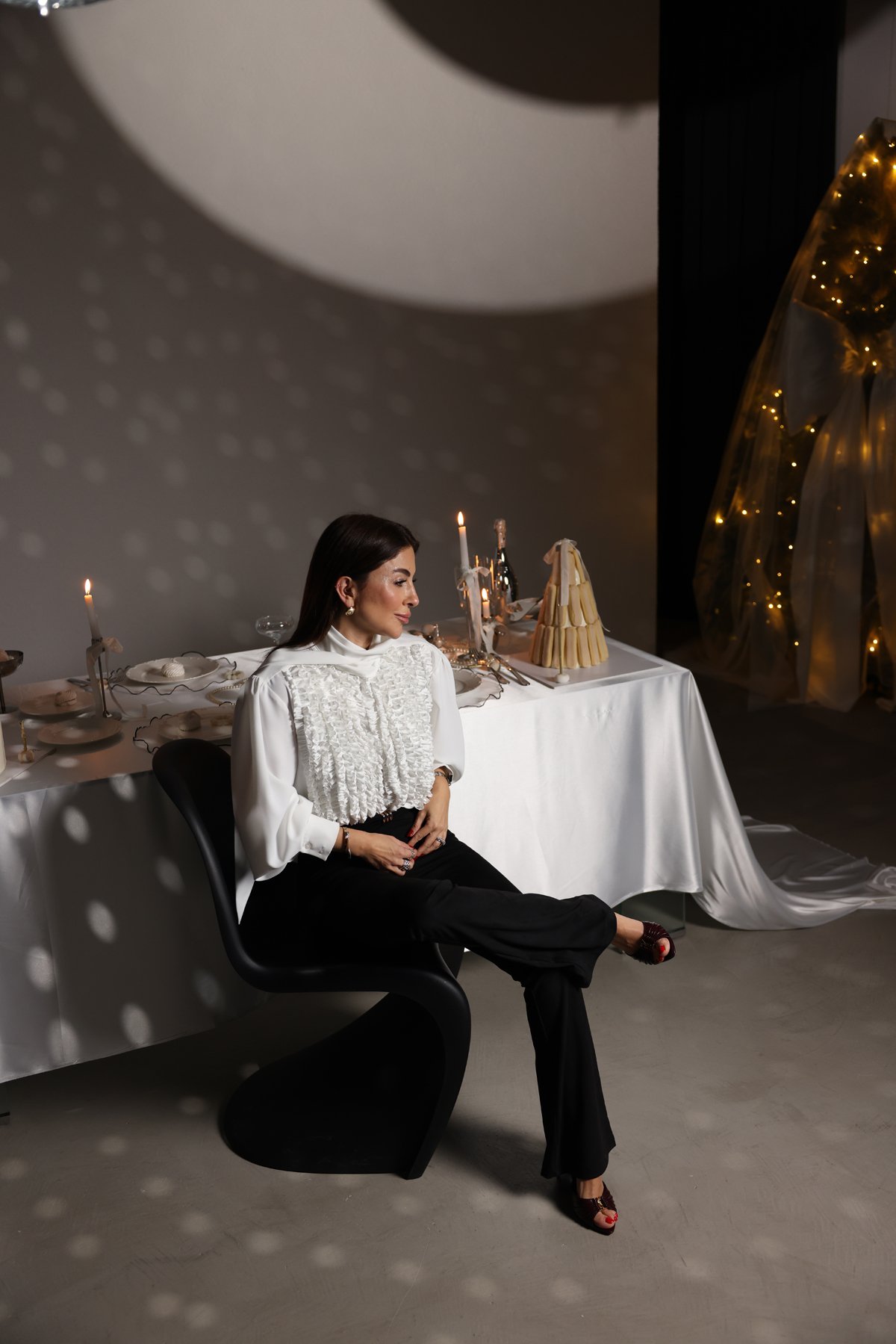 Boyundan Bağlamalı Göğüs Kısmı Fırfırlı Gömlek