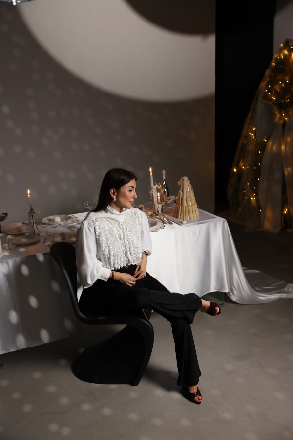 Boyundan Bağlamalı Göğüs Kısmı Fırfırlı Gömlek