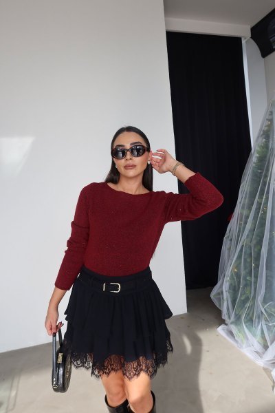 Kayık Yaka Pullu Simli Triko