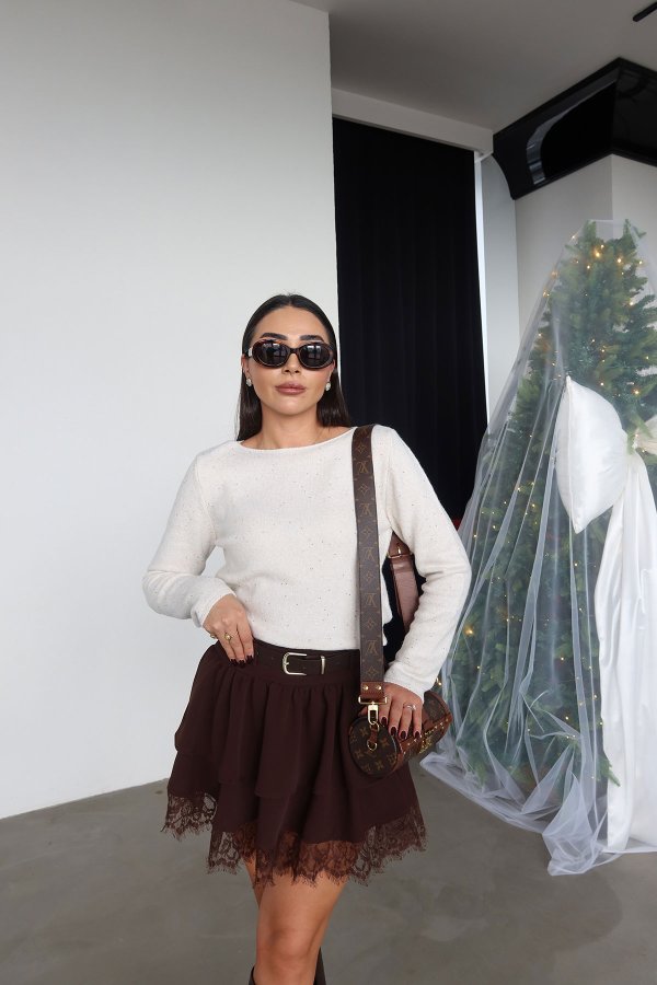 Kayık Yaka Pullu Simli Triko