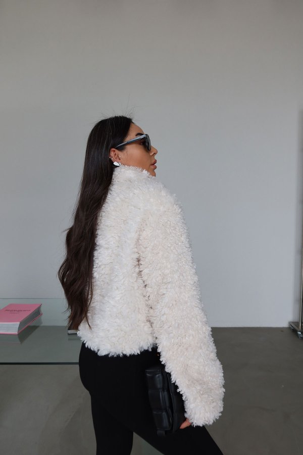 Dik Yaka Kanca Detaylı Bürümcüklü Ceket