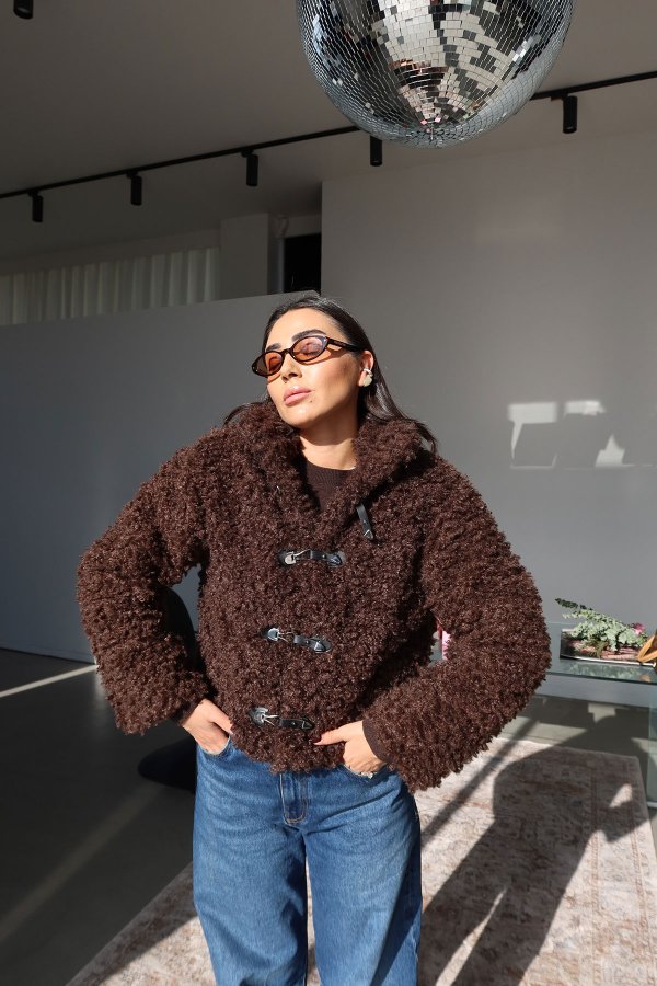 Dik Yaka Kanca Detaylı Bürümcüklü Ceket