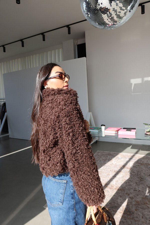 Dik Yaka Kanca Detaylı Bürümcüklü Ceket