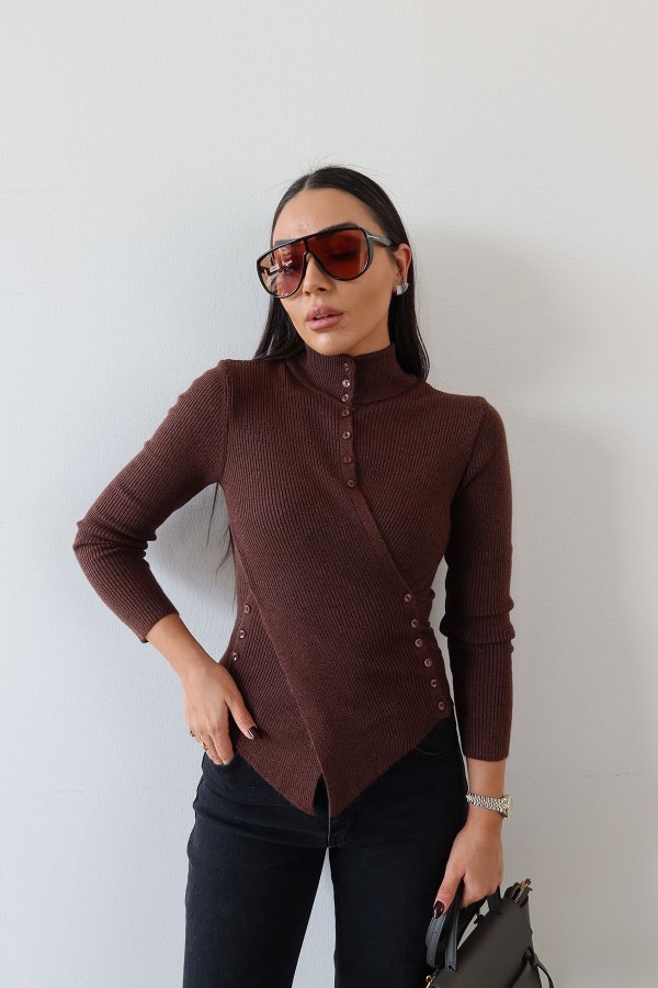 Asimetrik Kesim Dik Yaka Düğmeli Kazak