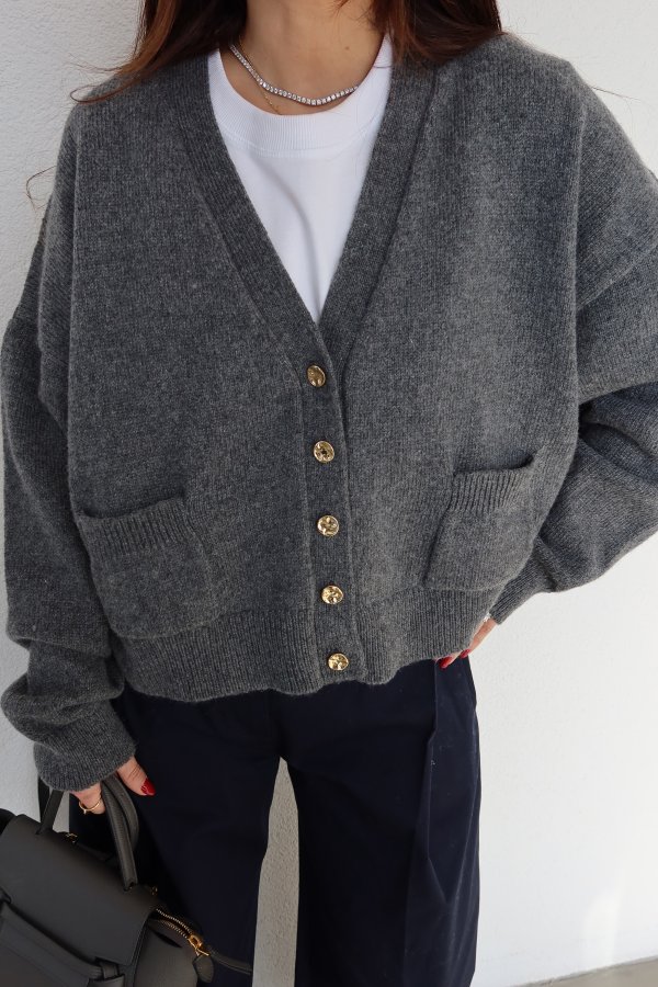 V Yaka Gold Düğmeli Çift Cepli Hırka