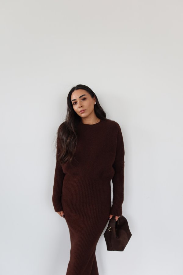 Uzun Kollu Yumuşak Dokulu Triko Elbise