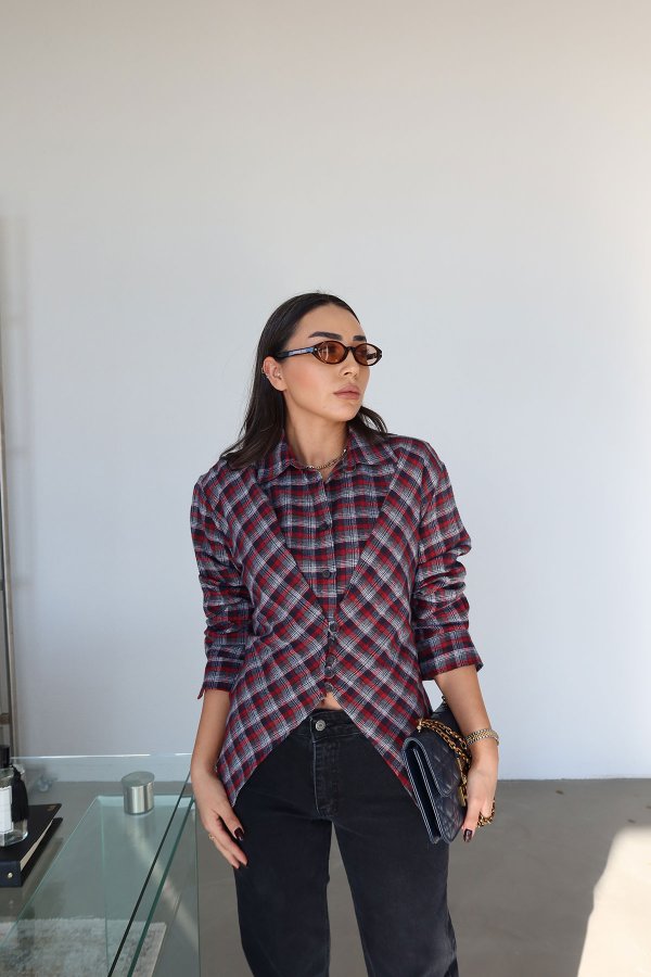 Omuzu Vatkalı Ön Kısmı Asimetrik Beli Bağlamalı Gömlek