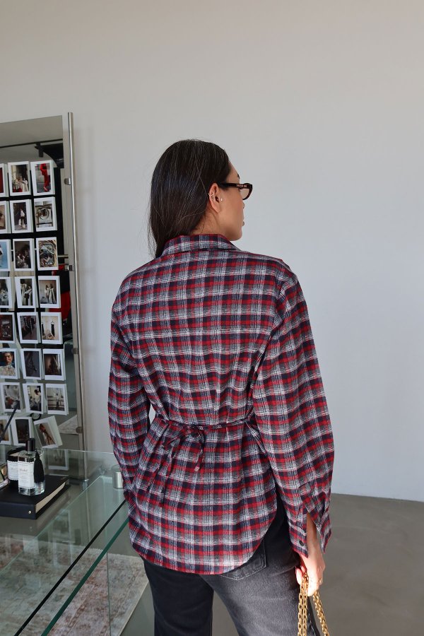 Omuzu Vatkalı Ön Kısmı Asimetrik Beli Bağlamalı Gömlek