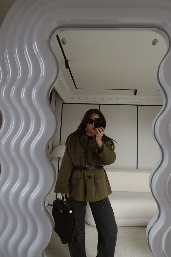 Yakası Deri Detaylı Apoletli Düğmeli Mont