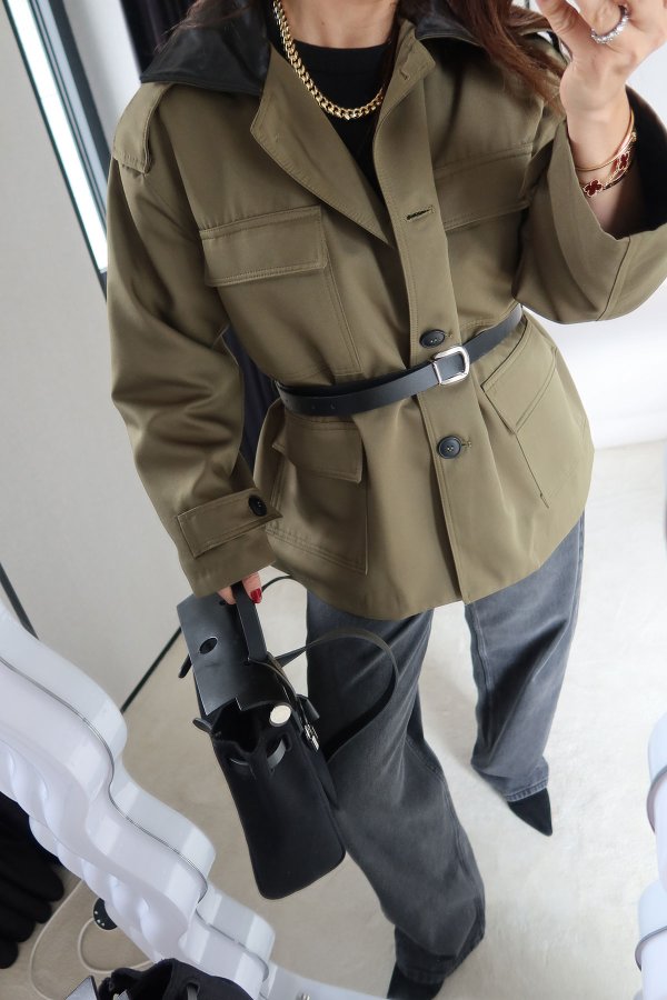 Yakası Deri Detaylı Apoletli Düğmeli Mont