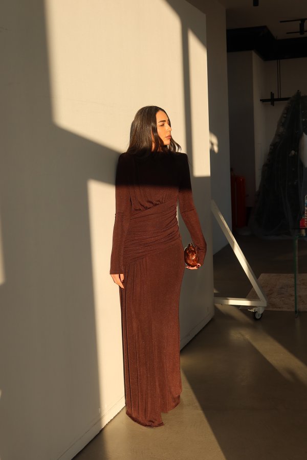 Omuzu Vatkalı Beli Büzgülü Maxi Elbise