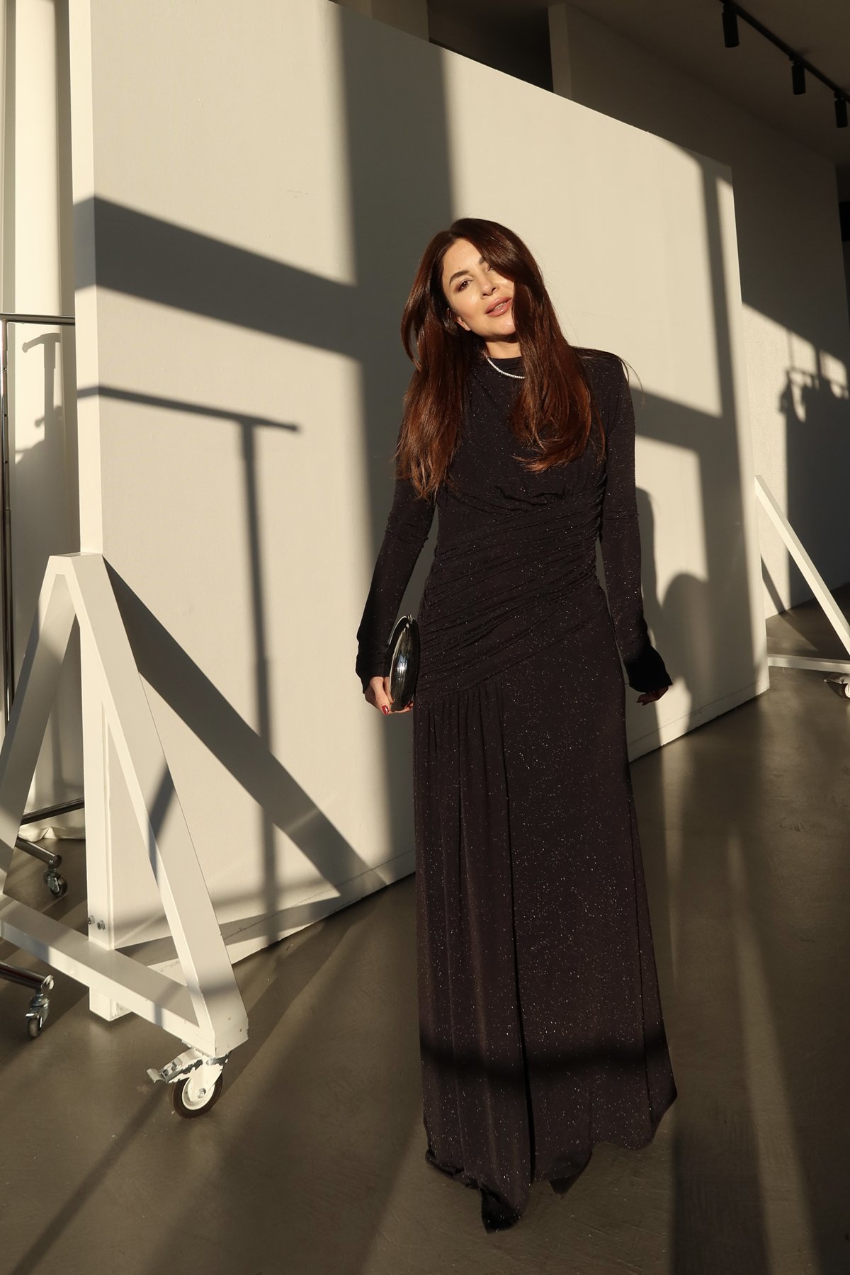 Omuzu Vatkalı Beli Büzgülü Maxi Elbise