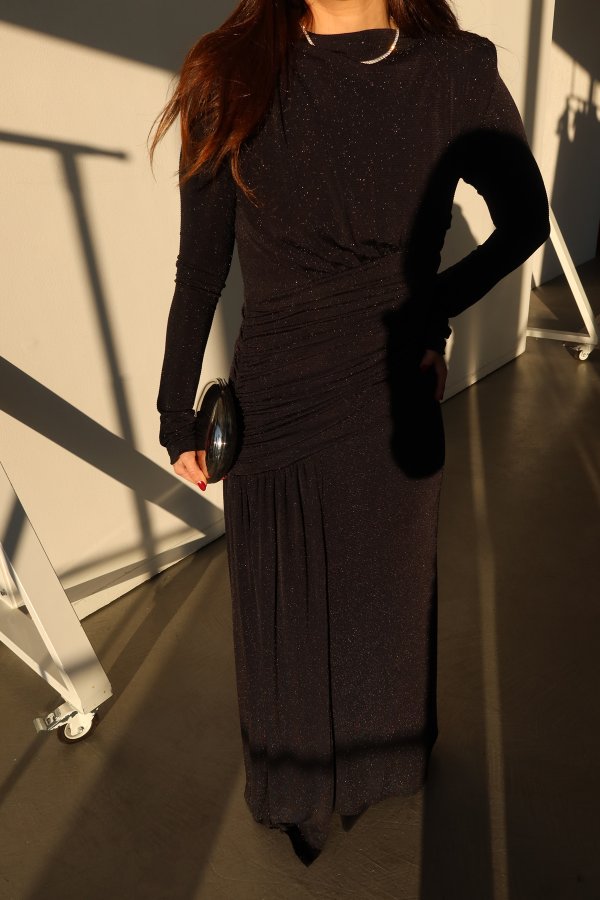 Omuzu Vatkalı Beli Büzgülü Maxi Elbise