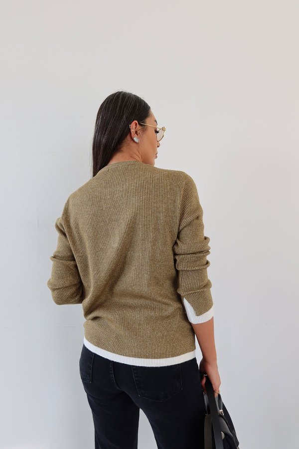 Hakim Yaka Düğmeli İki Renkli Triko