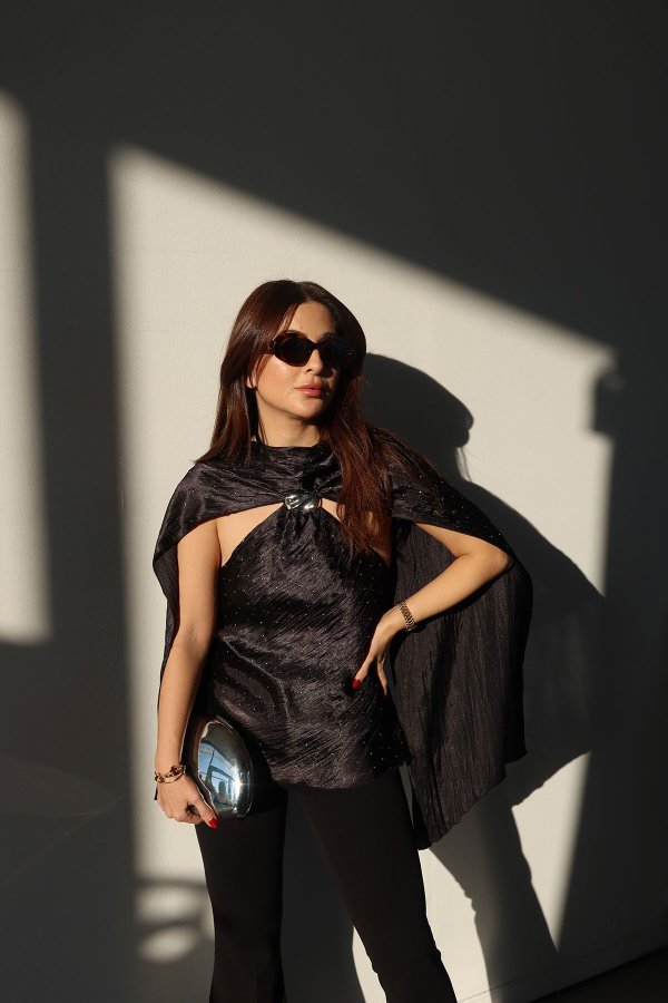 Boyundan Bağlamalı Taş Baskılı Bluz