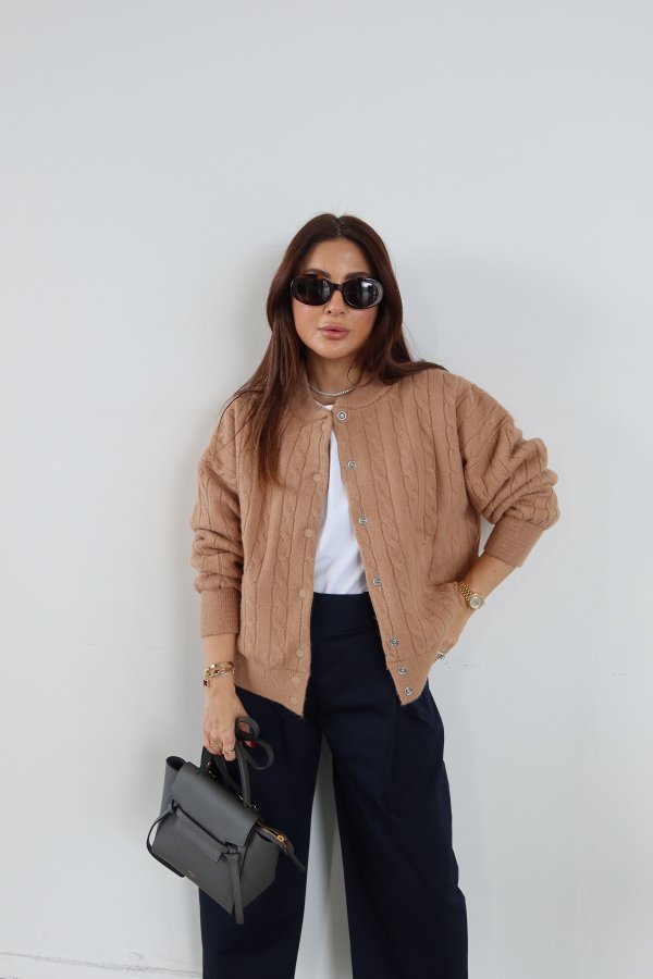 Saç Örgü Çıtçıtlı Yün Hırka